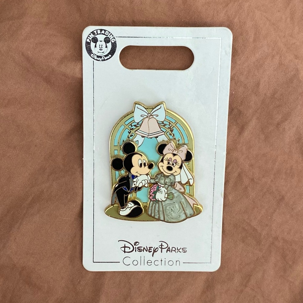 Mickey and Minnie Bride & Groom Wedding Pin - Disney Pin Trading